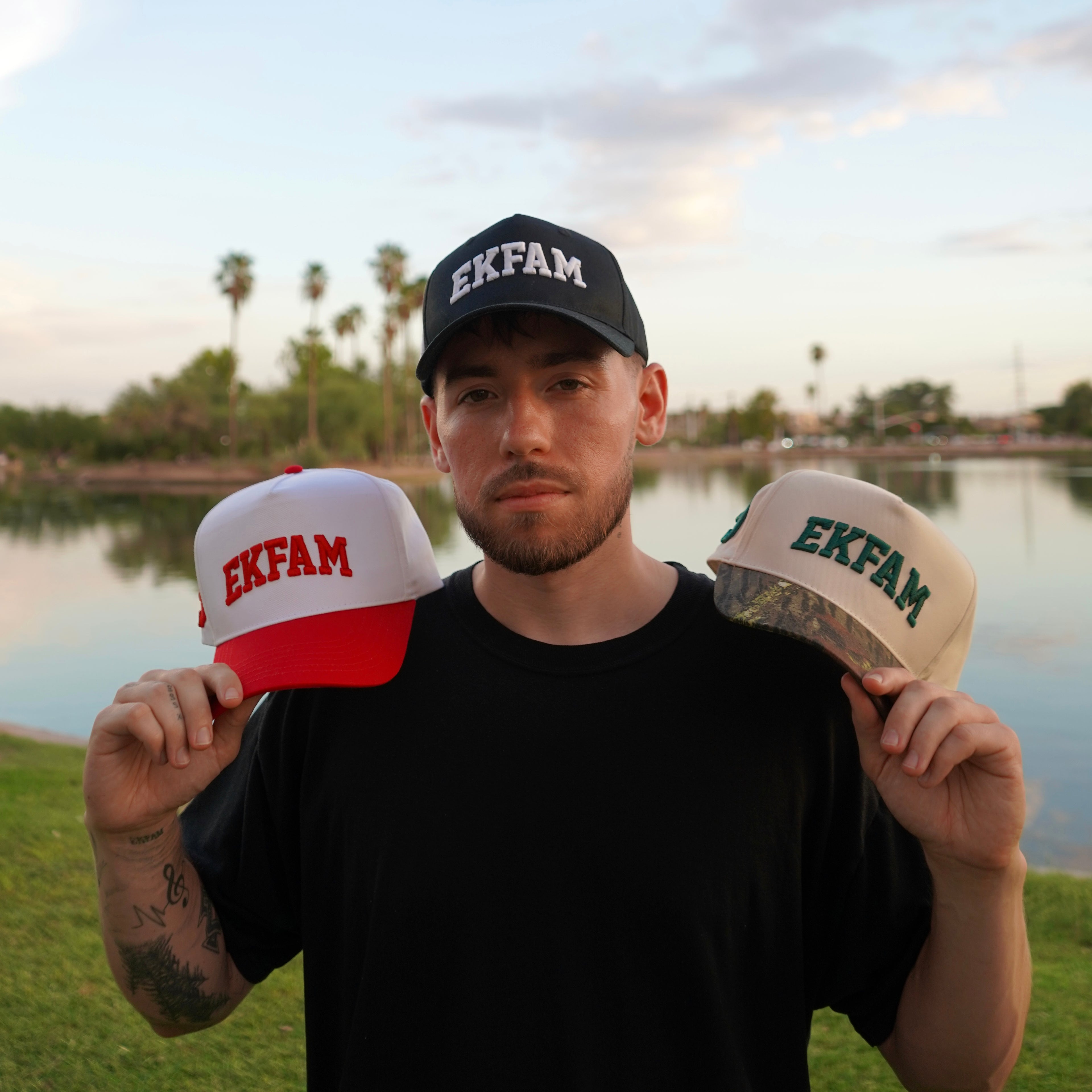 EKFAM HAT (WHITE/RED)